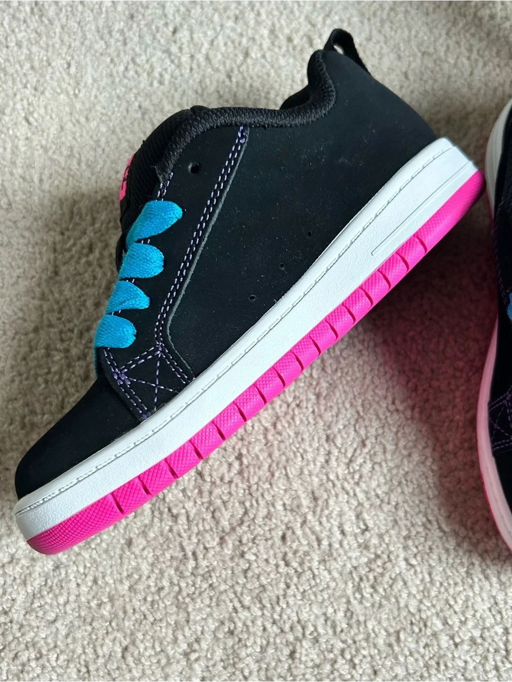Youth Girls Sz 2 DC Skate Court Graffik Sneakers Black Pink Blue Neon Lights New